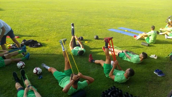 Istezanje igrača pred trening, foto: Anđelko Belić, Sportin