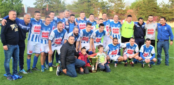 Brane trofej Kupa: fudbaleri Vojvodine iz Bačkog Gradišta - foto: V. Jankov