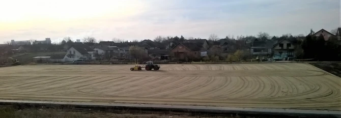 Podloga je završena, čeka se postavljanje veštačke trave