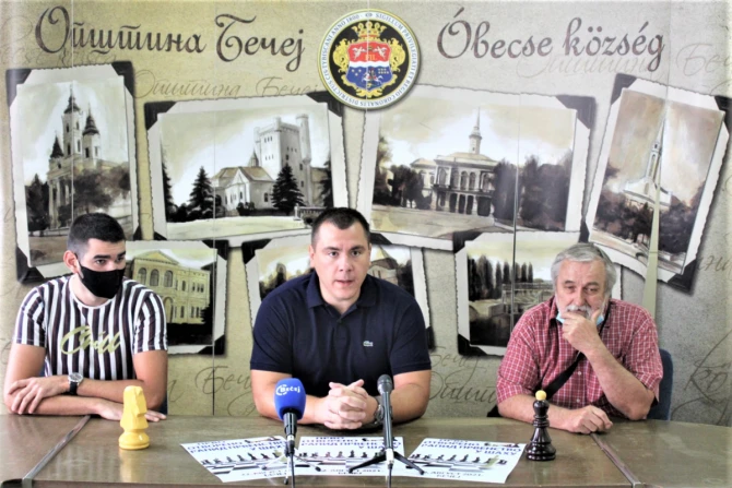 Sa pres konferencije povodom šahovskog spektakla u Bečeju - foto: V. Jankov