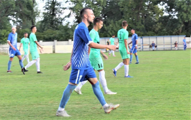Strelci: Miloš Savanović (11) je postigao dva, a Čedomir Tomčić (25) u pozadini jedan gol - foto: V. Jankov