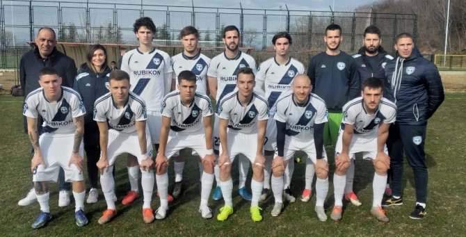 Spremni za proleće: Igrači i stručni štab OFK Žarkova, foto: M. Đorić