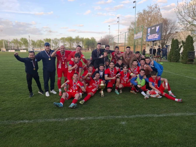 Fudbaleri Mladost (Omoljica)