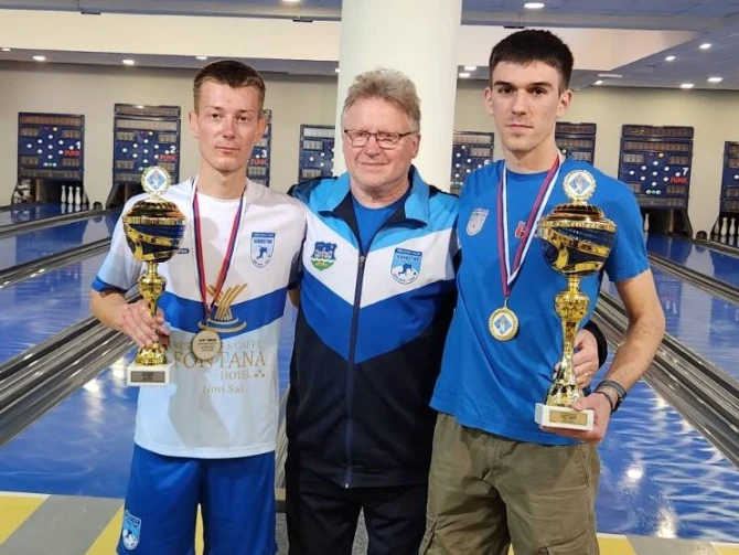 Zablistali na Kupu Srbije Ivan Milosavljević, trener Ivan Mesaroš i Uroš Papić (foto: KK Jedinstvo)