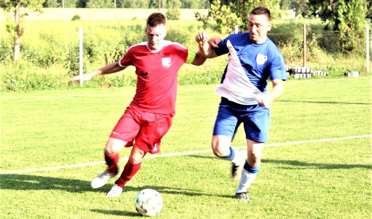 Šandor Mihalec (crveni dres) je postigao pobedonosni gol - foto: V. Jankov    