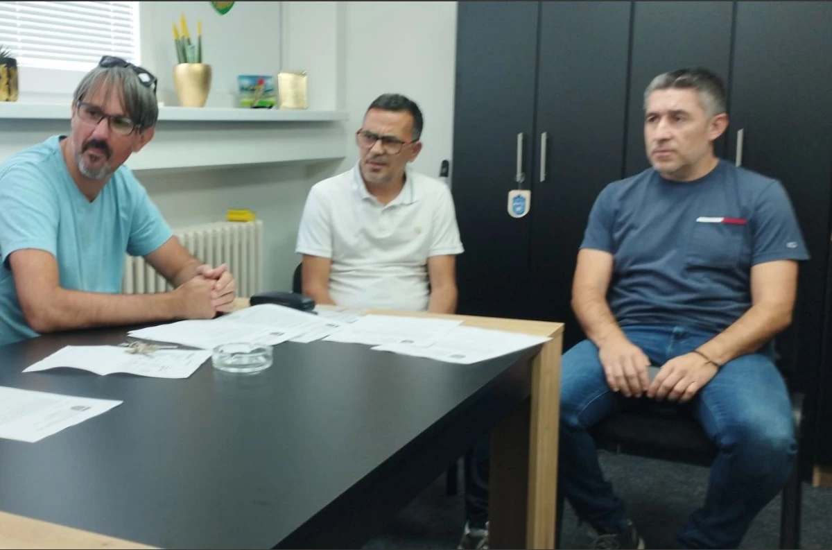:Sa Javnog poziva za Podunavski okrug, Bojan Đulić, Goran Lazić i Nikola Nedeljković. Snimio:N.Pavlović