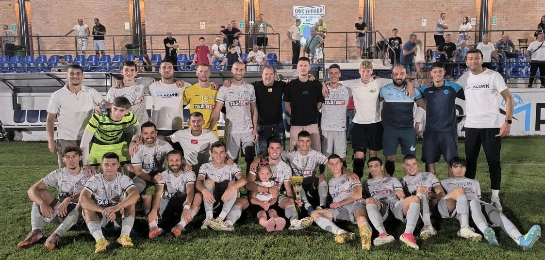 Igrači OFK Napretka pobednici 1. Pampas kupa - foto: Nikola Nedeljković