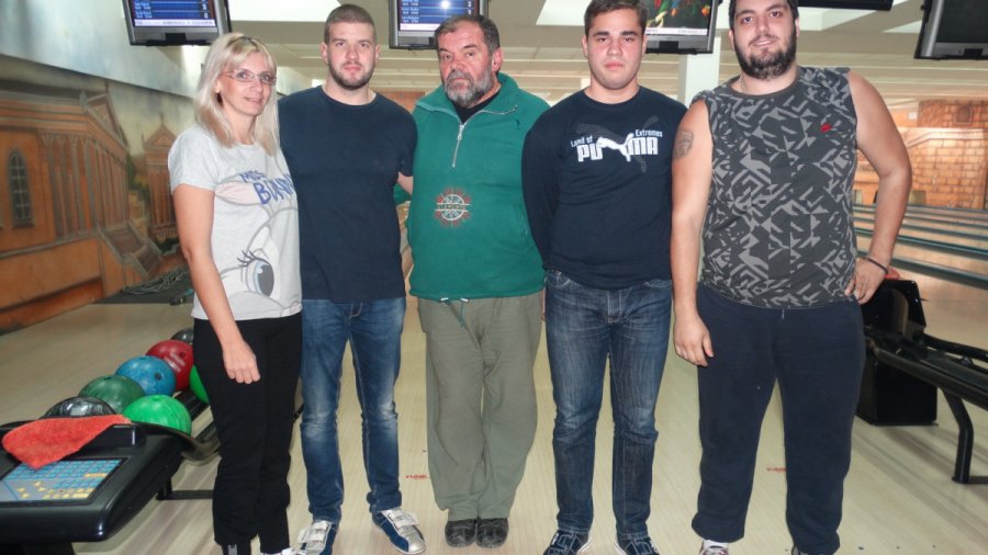 Biznis liga Bovling centra Koloseum: Dušan Silni na kolenima