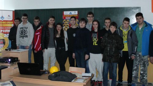 Kuglanje: Profesor Nikolić i Vojko Pavlović za katedrom u Politehničkoj školi