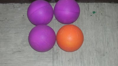 Kuglanje: Umesto čunjeva – dve stolice, lopte zamenile kugle