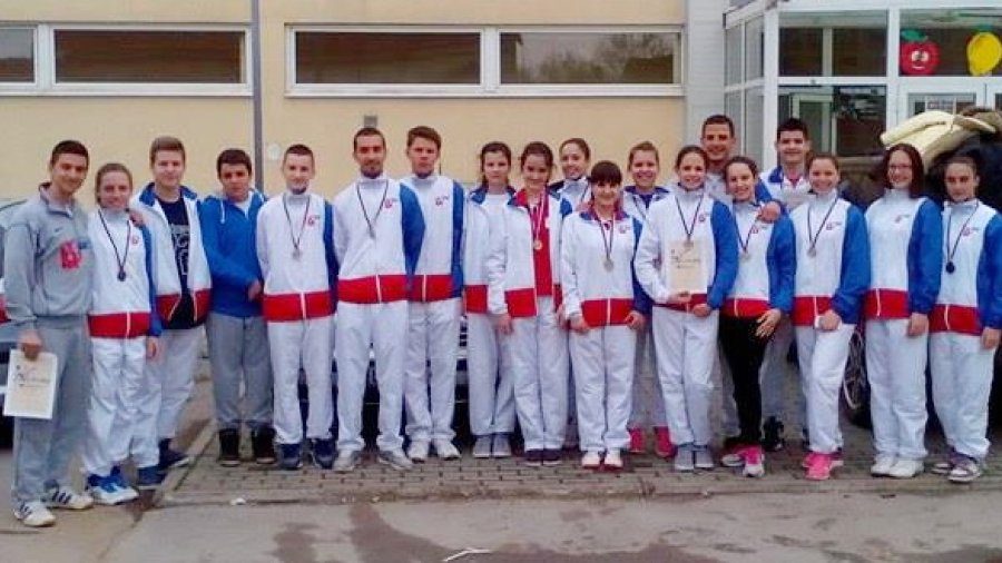 Brojne medalje za članove karate kluba Knjaz na prvenstvu i kupu uže Srbije u Čačku