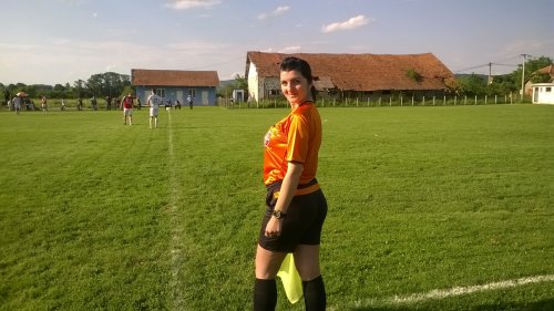 Sa bebom u stomaku na fudbalski teren