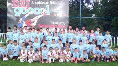 Na otvaranju fudbalskog kampa "daj gol" u Aranđelovcu i trener Crvene zvezde Miodrag  Grof Božović