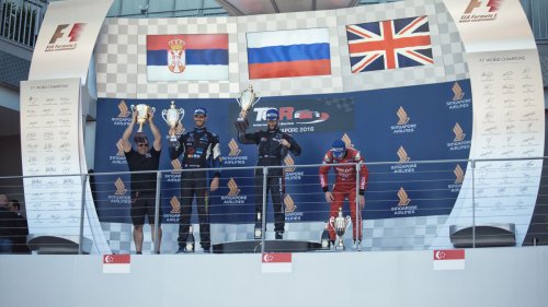 Borković na postolju u Singapuru