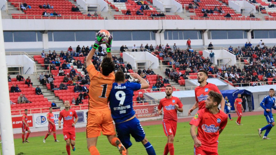 Apostolović upalio svetlo, Superliga Srbije