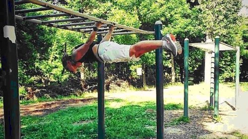 Jelena Mladenović, devojka koja se bavi street workout-om