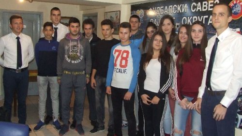 Škola za sudije: Devojke uz rame sa momcima