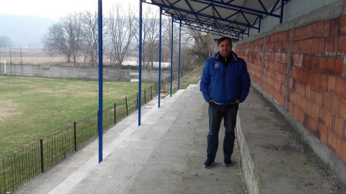 Lajka gradi stadion, Zona "Zapad"