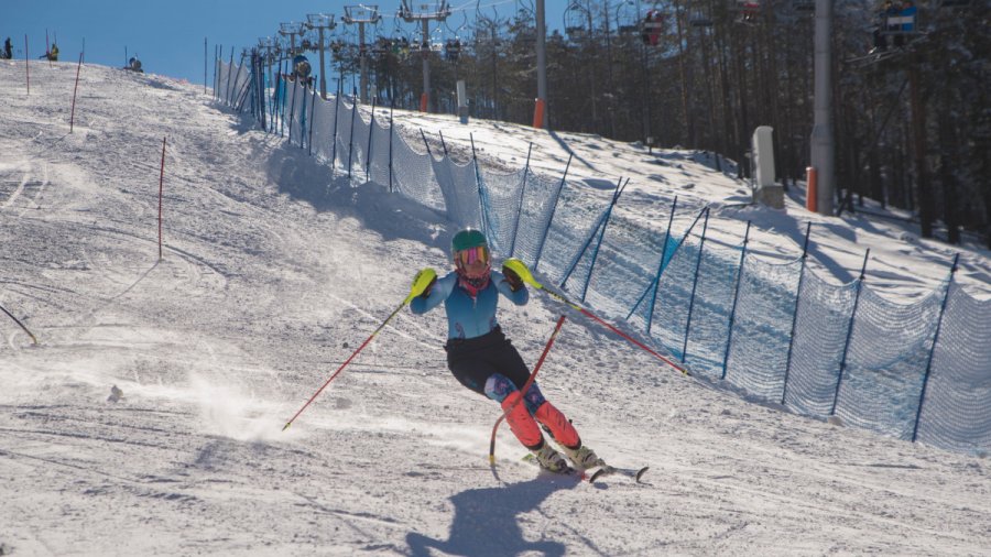 Nevena Ignjatović: Slalom vožnja ski stazom Crni vrh na Divčibarama