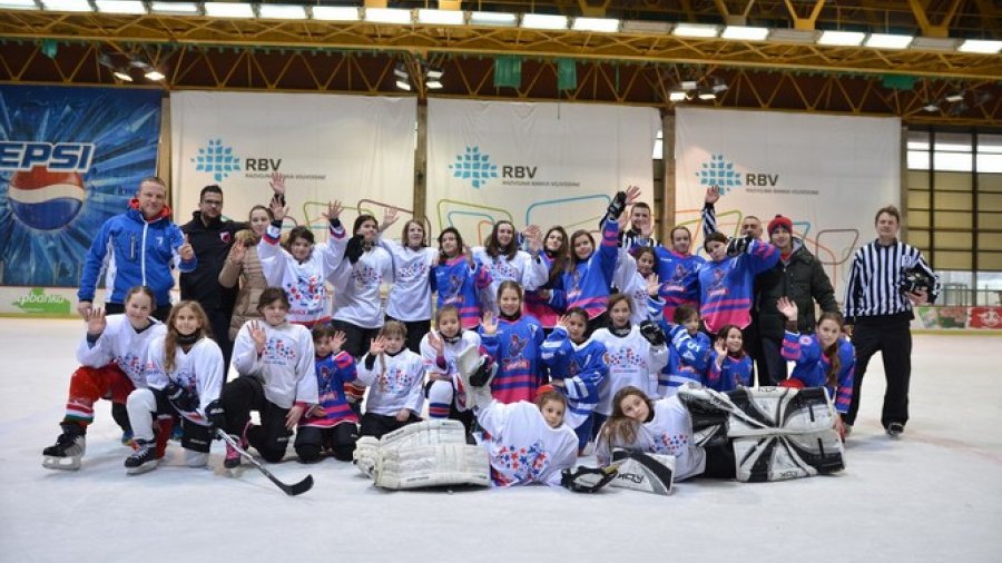 Srbija je zemlja i ženskog hokeja: Novi Sad ovog vikenda bio jedan od 38 domaćina globalne utakmice za devojčice