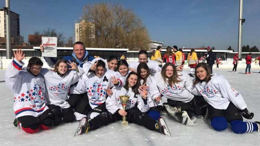 Novi uspeh naših devojčica: Hokejašice Srbije osvojile prvo mesto na međunarodnom turniru u Sisku
