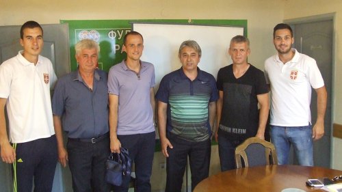 Divan gest: Mijo Radovanović obradovao mlade kraljevačke sudije