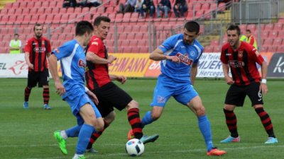 Golovi Šišića i Kouadija protiv Radnika