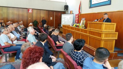 Isparaćaj u legendu aplauzom