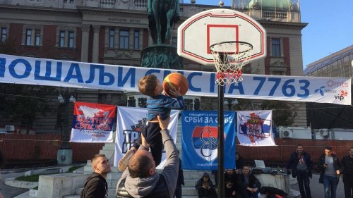 Trojkama protiv siromaštva na Trgu republike