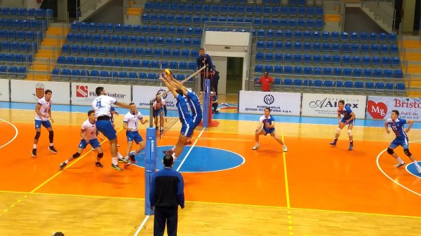 Let "plavih golubova" preko Ibra, Superliga