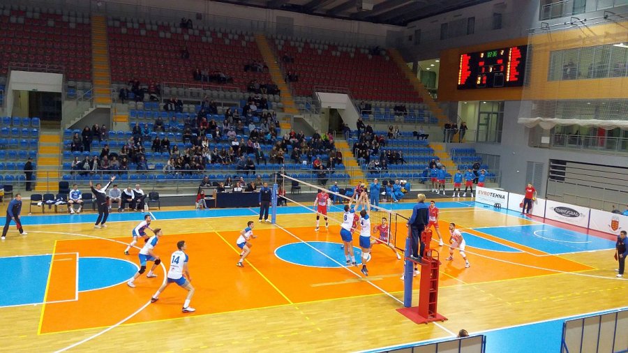 Opojni miris "lala", Superliga