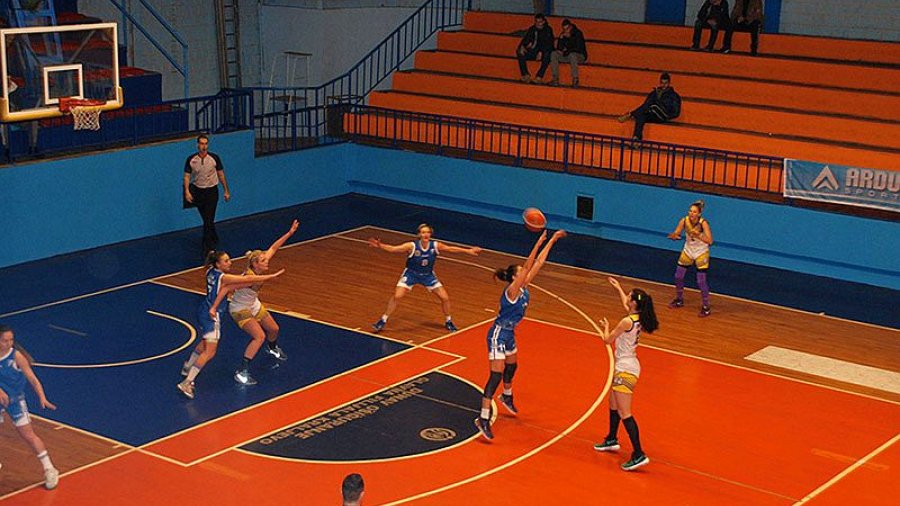 Od gotovog umalo veresija, Prva ženska liga Srbije