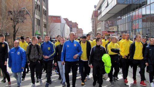 Više od 200 ljudi na protestu fudbalera vranjskog Dinama, Prva liga Srbije