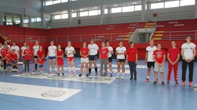 Danijela Kričak, Selena Tančić i Miljana Djordjević oduševljene igrom i atmosferom na utakmici Reprezentacija SBRL – Minakva