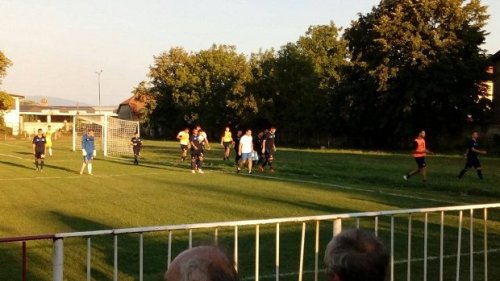 Utakmica u Varvarinu prekinuta u 86. minutu, gledalac napao fudbalera pirotskog Radničkog!, Srpska liga Istok