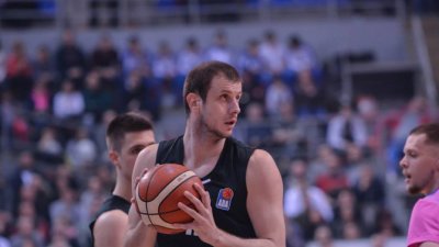 Partizan napada Megu