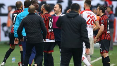 Saigrači protiv Pogbe