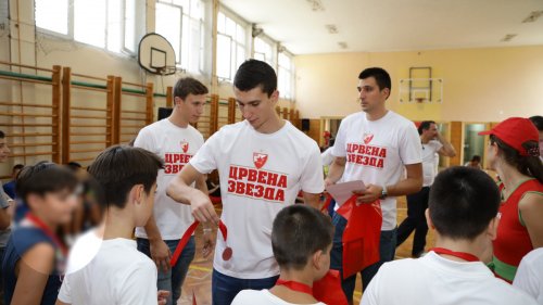 Idea i Crvena zvezda priredili košarkaško iznenađenje đacima