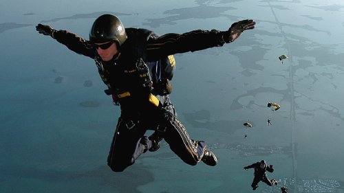 Padobranstvo: Padobranci Srbije trenutno deveti na EŠ u Kikindi