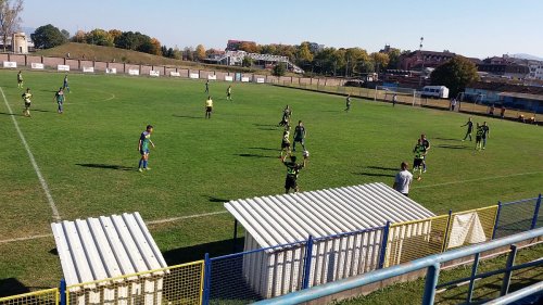 Kiker stao pred Apolonom, Kadetska liga Srbije