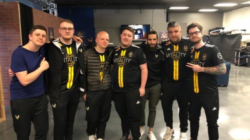 Vitality podigao trofej cs_summita