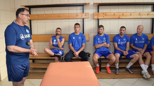 Prozivkom igrača i promocijom novog trenera započete pripreme u Surdulici, Linglong  Superliga Srbije