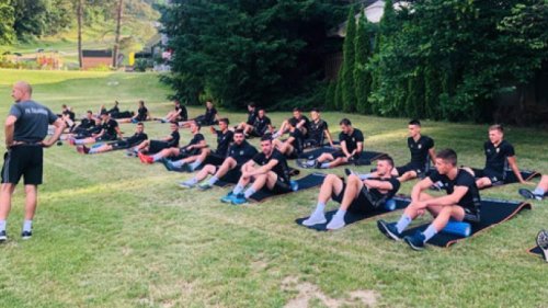 Čukarički stigao na Pohorje, za početak istezanje ispred hotela, Linglong  Superliga Srbije