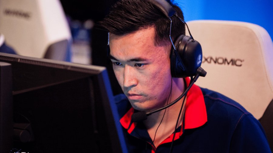 AdreN potpisao za AVANGAR