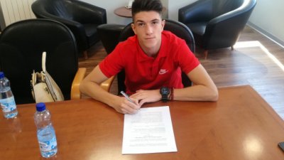 Jovan Lukić potpisao profesionalni ugovor sa Čukaričkim, Linglong  Superliga Srbije