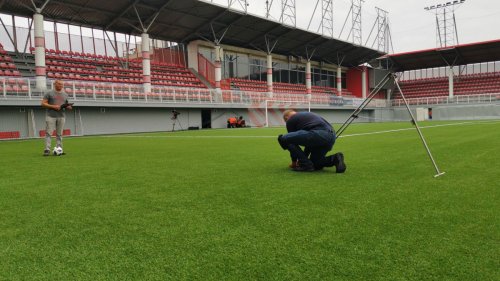 Izvršeni testovi za izdavanje FIFA sertifikata za veštačku travu na "Krovu", Linglong  Superliga Srbije