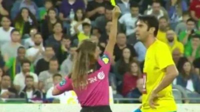 Žuti karton i selfi za Kakau