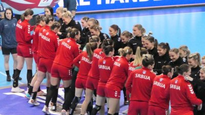 Holandija lako sa Srbijom