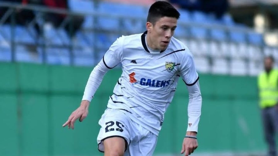 Od tinejdžerskih dana u profesionalnim vodama, Prva liga Srbije