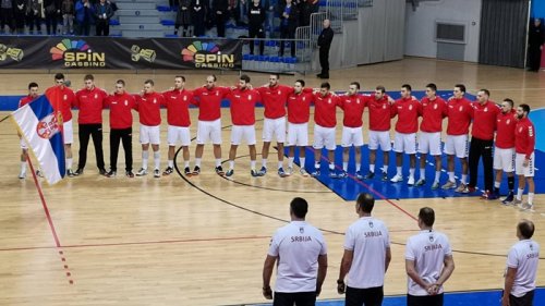 Peruničić izabrao 17 igrača pred put u Francusku